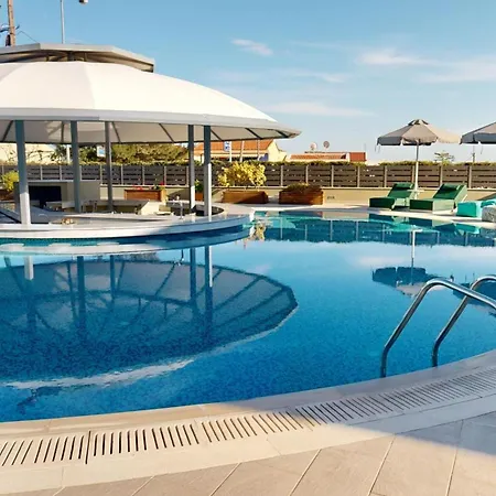 The Dome Luxury فندق يميناريا