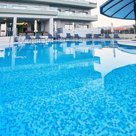 The Dome Luxury 4* يميناريا