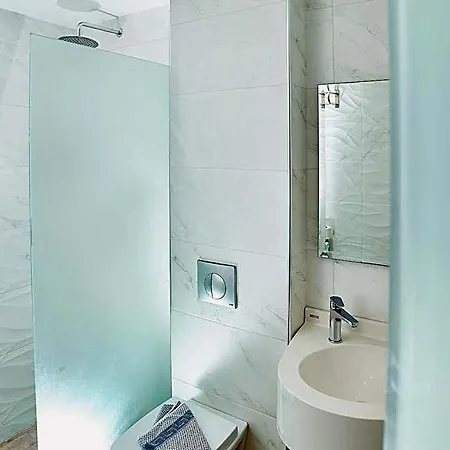 The Dome Luxury 4* לימנריה