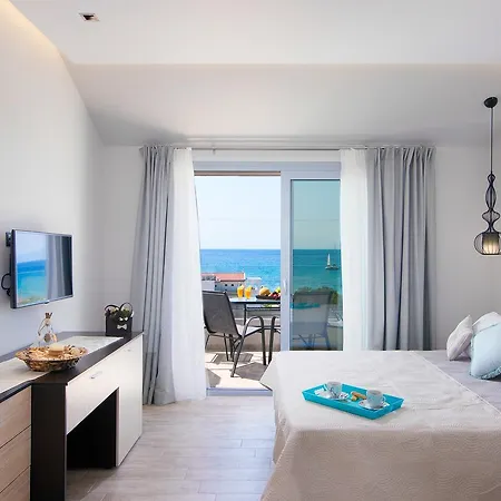 The Dome Luxury 4* לימנריה