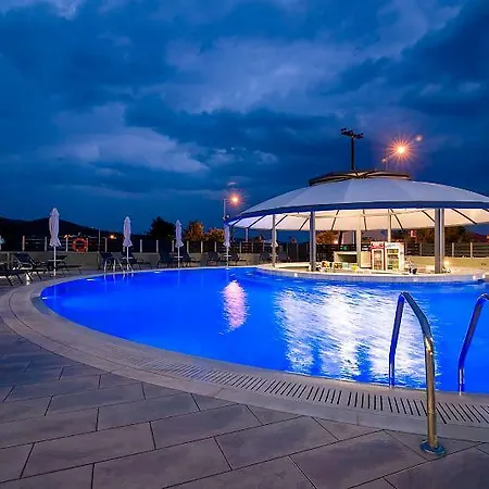 מלון The Dome Luxury 4*